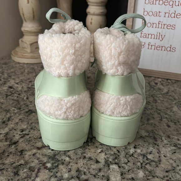 WOMENS 6 MELISSA SHOES FLUFFY SNEAKER – BOOT in GREEN (VERDE HORTELA) NWT - Picture 10 of 13